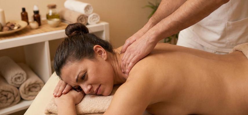 Печет шея и